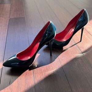 Classic and stunning CHARLES JOURDAN paris deep blue patent leather pumps.
